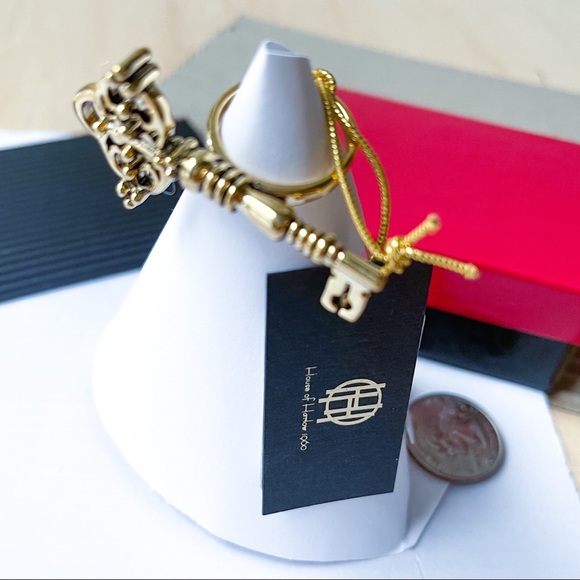 HOUSE OF HARLOW 1960 Large Key Cocktail Ring in Gold - Picture 3 of 6